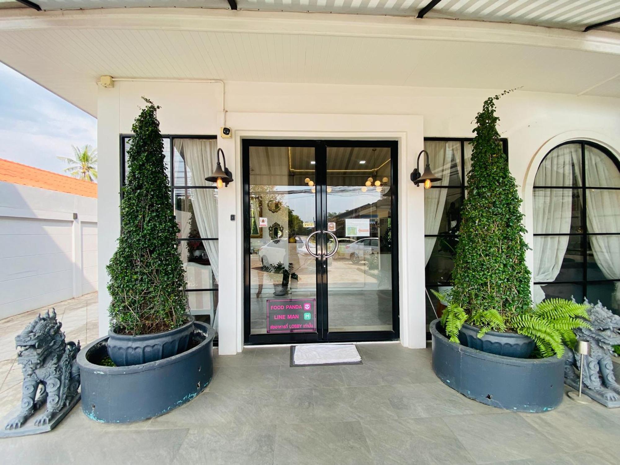 La Riva Boutique Hotel Kamphaeng Phet Exterior photo